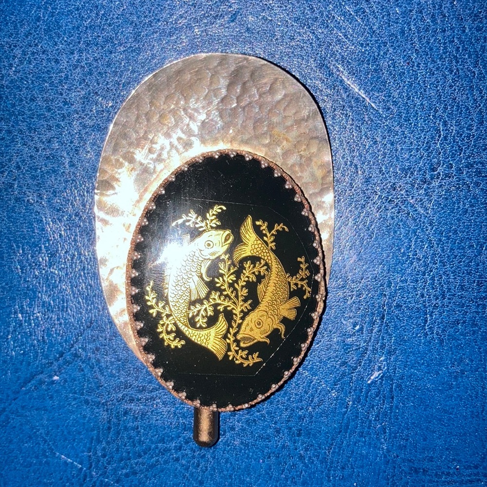 Pices zodiac pin